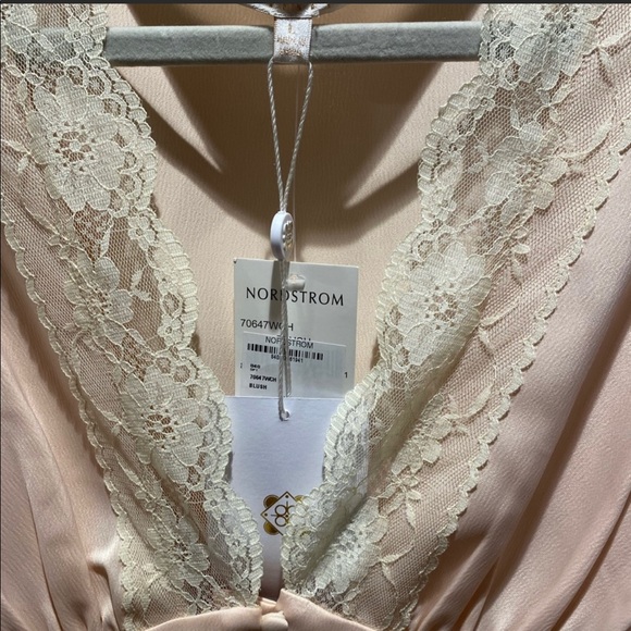 WAYF Pink Lace Deep-V Button Top - Picture 4 of 7